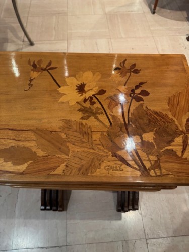 Table gigogne signée Gallé - 