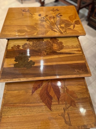 Antiquités - Table gigogne signée Gallé