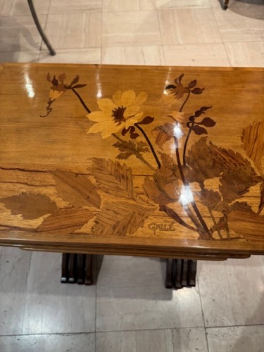 Antiquités - Table gigogne signée Gallé