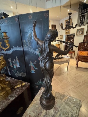 Femme jouant de la double flute - Eugène Marioton (1854 - 1933) - Sculpture Style Napoléon III