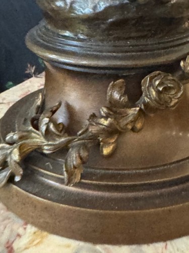 Sculpture Sculpture en Bronze - Femme jouant de la double flute - Eugène Marioton (1854 - 1933)