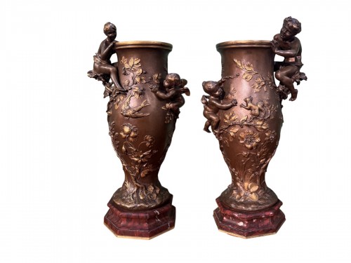 Paire de vases en bronze signés Barbedienne