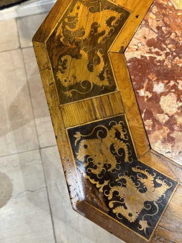 Table de changeur suisse fin 17e - Louis XIII