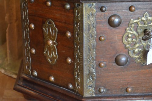 Mobilier Cabinet & Coffre - Coffre en acajou fin XVIIIe
