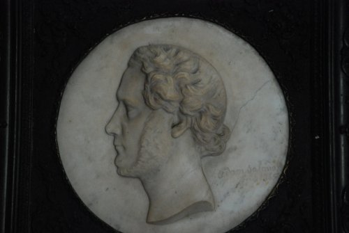 Bas relief en marbre signé Adam Salomon 1845 - Restauration - Charles X