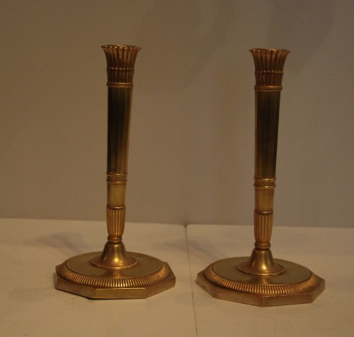 Deux paires de bougeoirs en bronze attribués à claude Galle - Luminaires Style Empire