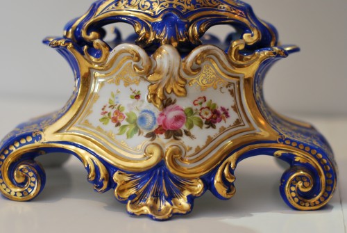 XIXe siècle - Paire de vases en porcelaine de Paris