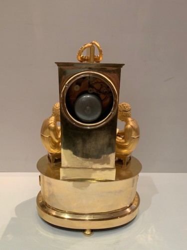 Antiquités - Pendule en bronze doré d'époque Empire