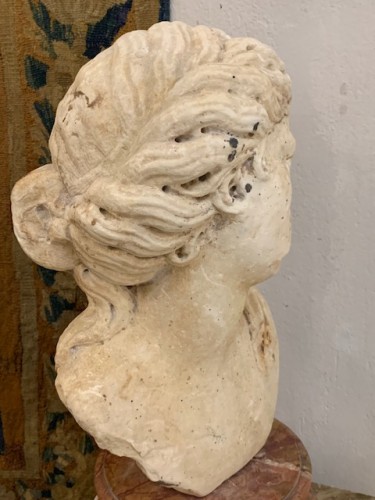 Sculpture Sculpture en Marbre - Buste de femme en marbre  de Carrare 17e
