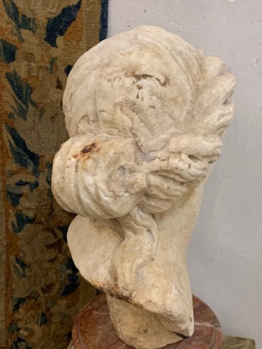 Buste de femme en marbre  de Carrare 17e - Antiquités Paul Azzopardi