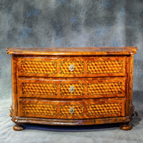 Commode galbée sur trois faces et marquetée, fin 18e siècle - Louis XVI