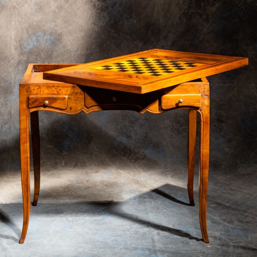 Table à jeux de Tric Trac, travail alsacien du XVIIIe siècle - Mobilier Style Transition