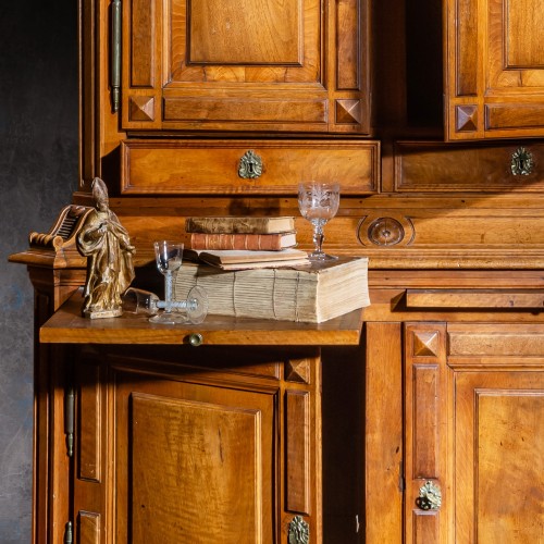 Buffet à deux corps du XVIIIe siècle en noyer - Mobilier Style 