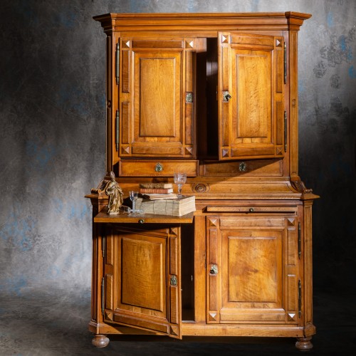 A french 18th century walnut Buffet - 