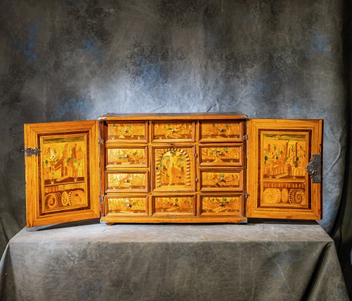 17th century Cabinet with naturalist and architecture decor - Furniture Style Louis XIII