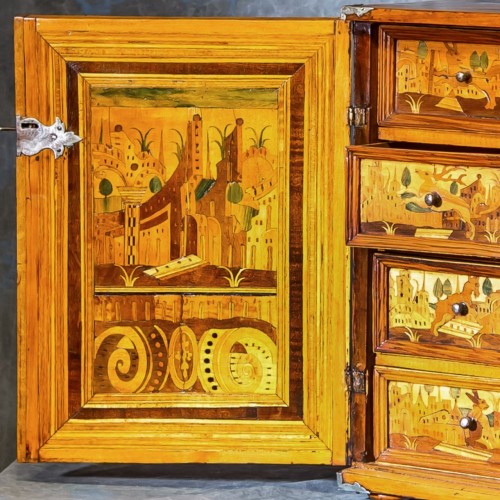 17th century - 17th century Cabinet with naturalist and architecture decor