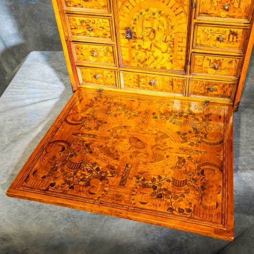 16th century Cabinet with architecture and wild herbs - Renaissance