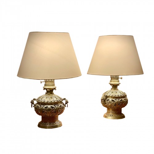 Paire de lampes à huile en bronze ajouré du XIXe siècle électrifiées