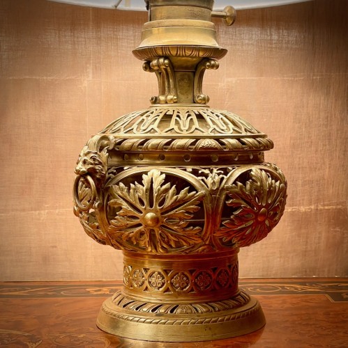 Paire de lampes à huile en bronze ajouré du XIXe siècle électrifiées - Luminaires Style Napoléon III