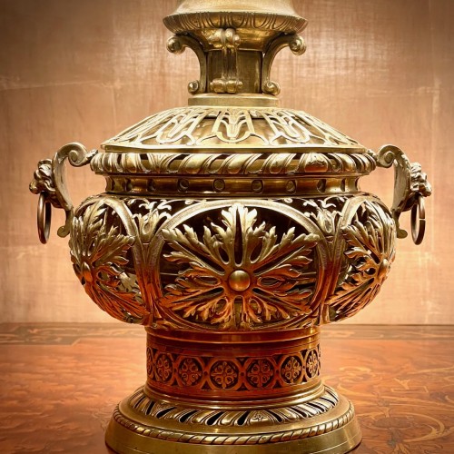 Paire de lampes à huile en bronze ajouré du XIXe siècle électrifiées - Antiquités Bertrand Klein