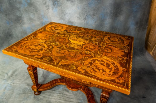 Ceremonial table marquetry of flowers, birds, dogs and scrolls - Furniture Style Louis XVI