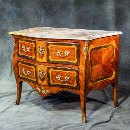 Mobilier Commode - Commode galbée marquetée du XVIIIe siècle