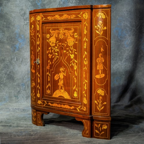 Inlaid corner with floral decoration, birds and lansquenets - Furniture Style Louis XVI