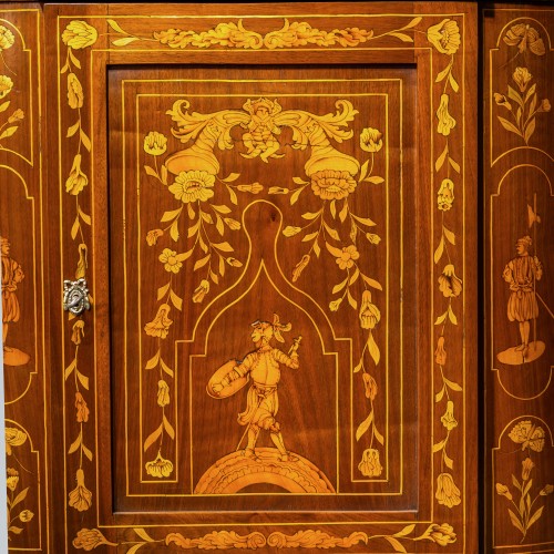 Furniture  - Inlaid corner with floral decoration, birds and lansquenets