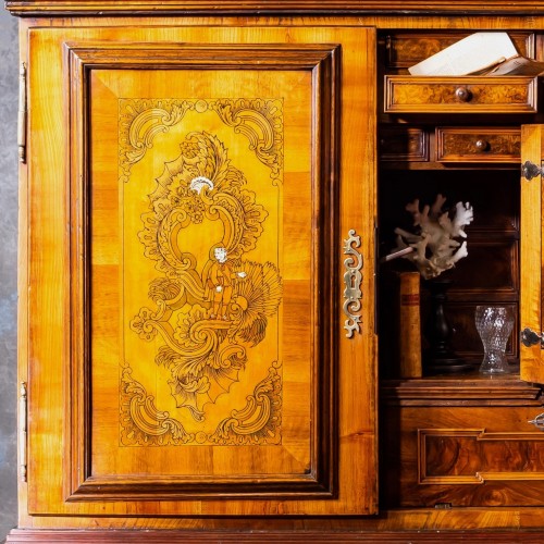 Cabinet marqueté Dionysos et le philosophe - Mobilier Style Régence
