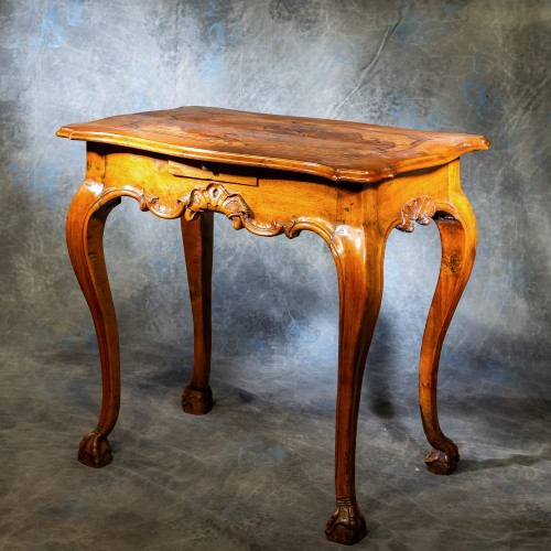 Table de salon XVIIIe noyer marquetée d’entrelacs - Mobilier Style Louis XV