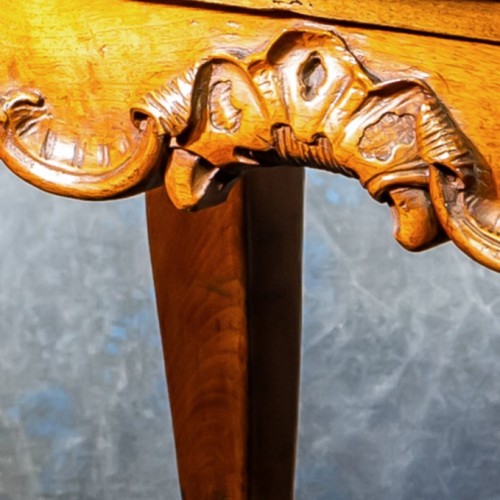 Furniture  - 18th century walnut living room table inlaid with interlacing