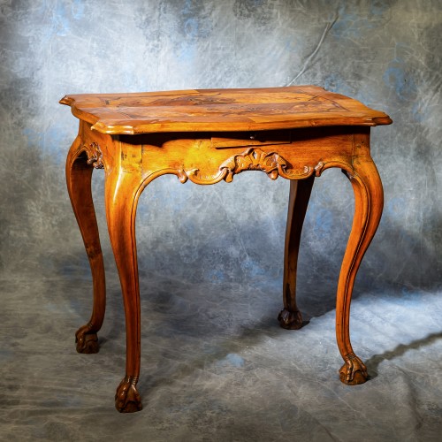 18th century walnut living room table inlaid with interlacing - Louis XV