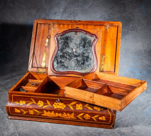 Coffret de courtoisie du 18e siècle en marqueterie de fleurs, oiseaux et papillon - Objets de Vitrine Style Louis XV