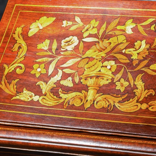 Louis XV - Coffret de courtoisie du 18e siècle en marqueterie de fleurs, oiseaux et papillon