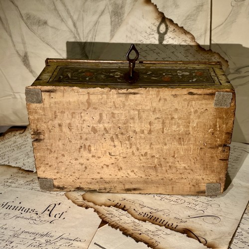 17th century - 17th century Polychrome Courtesy Box 
