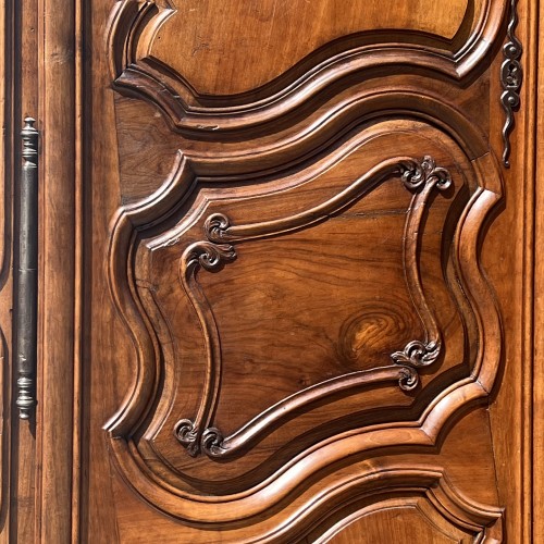 Franch Walnut armoire - Furniture Style Louis XV