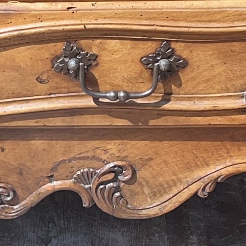 XVIIIe siècle - Armoire provencale en noyer