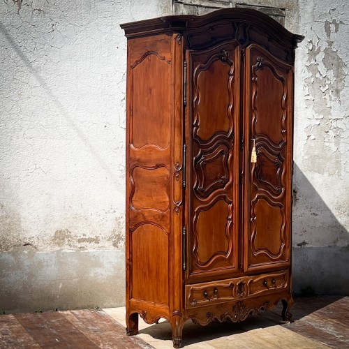 Armoire provencale en noyer - Louis XV