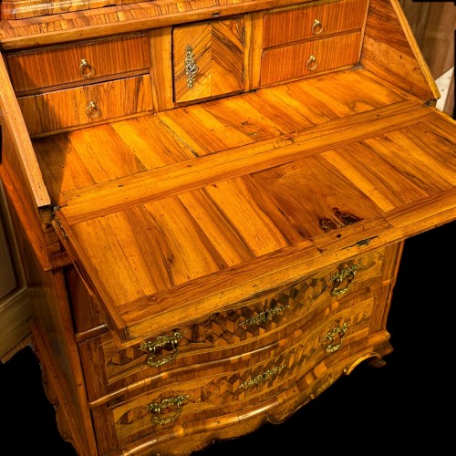 XVIIIe siècle - Scriban marqueté 18e Italie, miroir de Venise