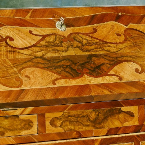 Secretaire galbé du 18e siècle marqueté en noyer et prunier - Mobilier Style Régence