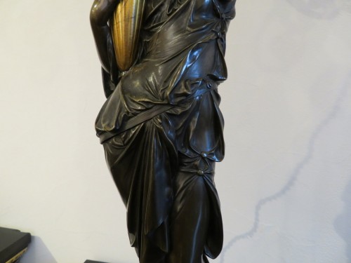 Paire de candélabres en bronze Diane de Gabies, époque Napoléon III - Antiquités Biau