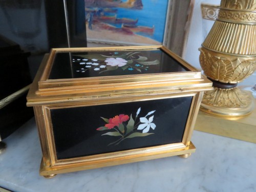 Jewelry Box with Pietra Dura marquetry 19th Napoléon III period 19th - 