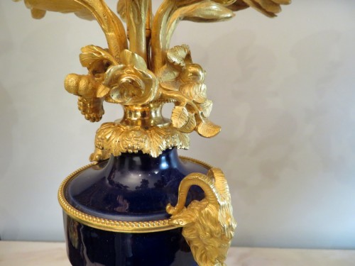 Paire de candélabres en bronze doré et bleu de Sèvres - Antiquités Biau