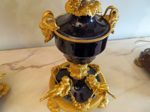 Antiquités - Paire de candélabres en bronze doré et bleu de Sèvres