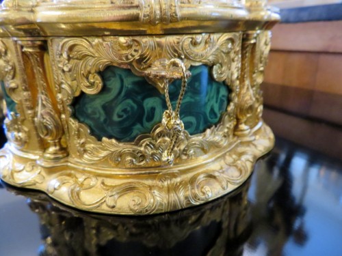 Marquée ROUSSEL - Boite à bijoux en "trompe l'oeil" de malachite et bronze - Antiquités Biau
