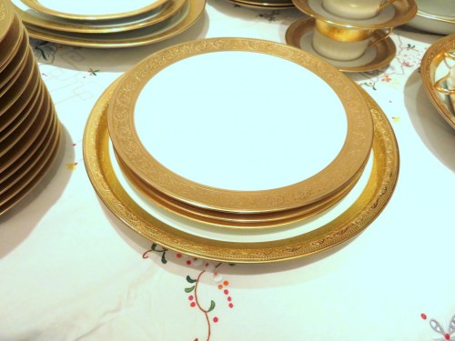 20th century - Haviland  - Set of dinner in Porcelaine of Limoges Thistle gold