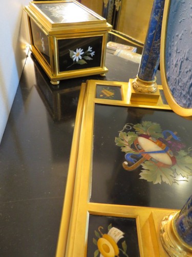 Antiquités -  Mirror with bronze and Pietra Dura marquetry 
