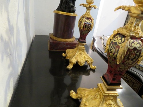 XIXe siècle - Paire de candélabres Napoléon III en marqueterie Boulle et en bronze