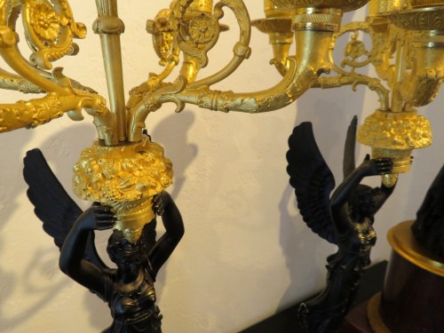 XIXe siècle - Paire de candélabres Empire aux Victoires ailées