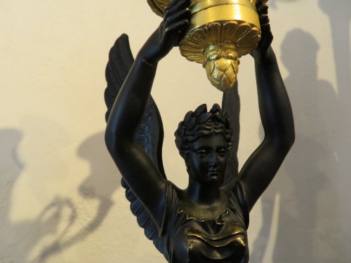 Antiquités - Paire de candélabres Empire aux Victoires ailées